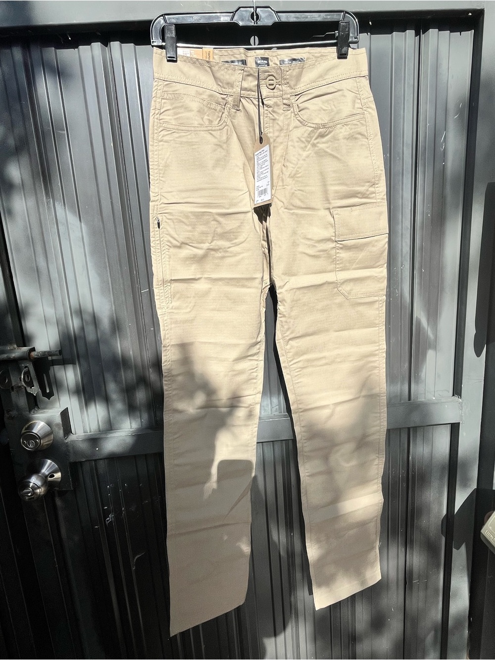 NWT Prana Men’s Double Peak Cargo Pants Khaki 28x34 Standard Fit Tapered Leg